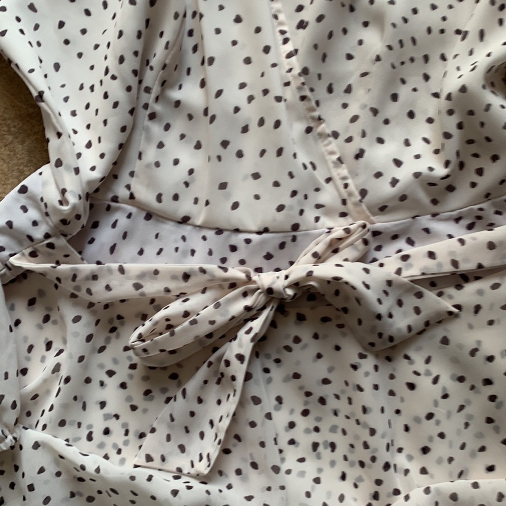 🎉Host Pick🎉 Spotted, Tie-Waist Romper - Picture 8 of 12